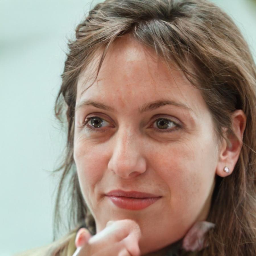 Finanzexpertin Dr. Sarah Weber